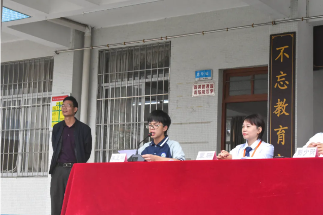 情系師生健康，愛(ài)心守護(hù)未來(lái)丨衍生健康醫(yī)藥向高村中學(xué)捐贈(zèng)價(jià)值28萬(wàn)元的“元旦禮品”